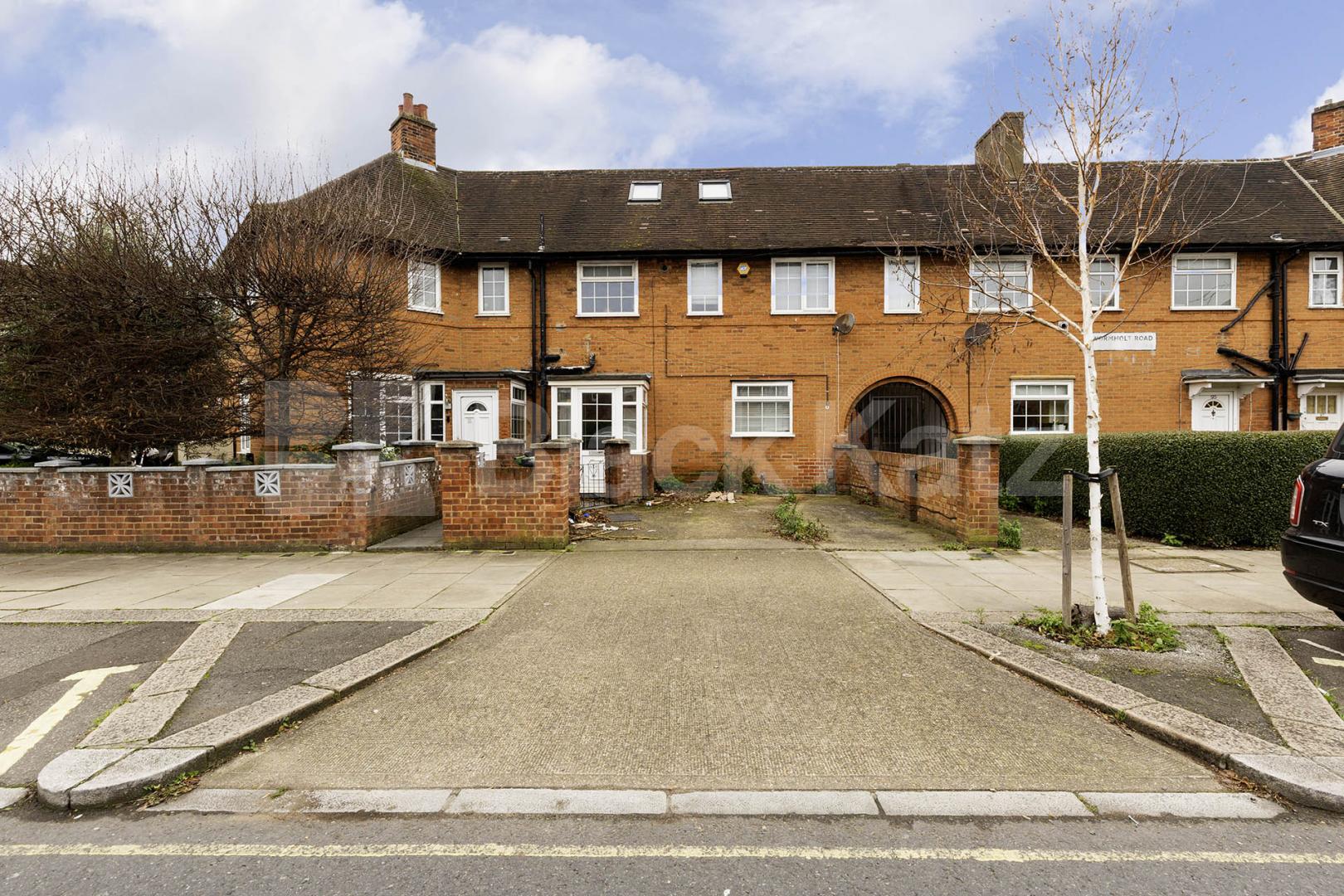 			3 Bedroom, 1 bath, 1 reception House			 Wormholt Road, Shepherds Bush